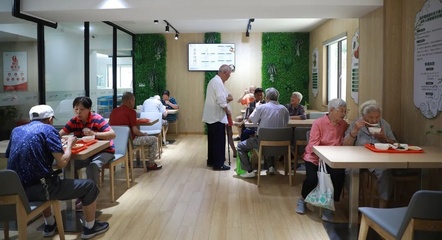 構(gòu)建養(yǎng)老服務(wù)網(wǎng)絡(luò)，嘉定鎮(zhèn)讓老年人從“養(yǎng)老”進(jìn)階到“享老”